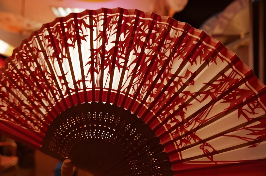 UV國風(fēng)文創(chuàng)打印，數(shù)印通讓千年扇藝綻放現(xiàn)代科技之美！